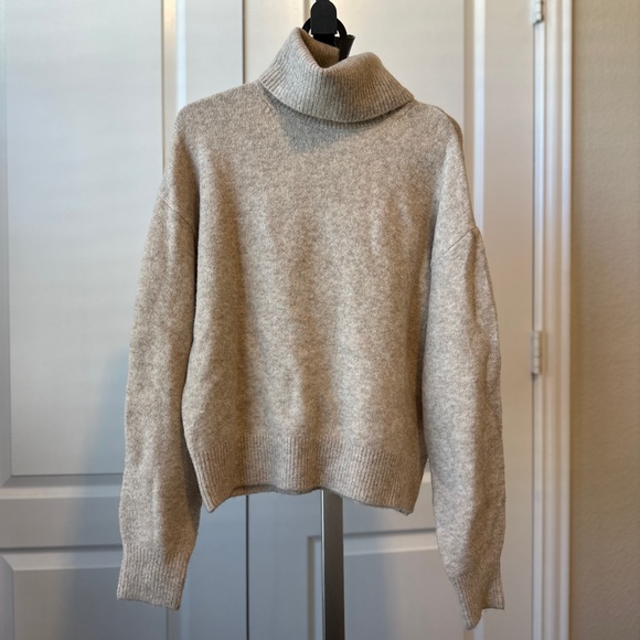 H&M cream color turtleneck sweater - Picture 2 of 5